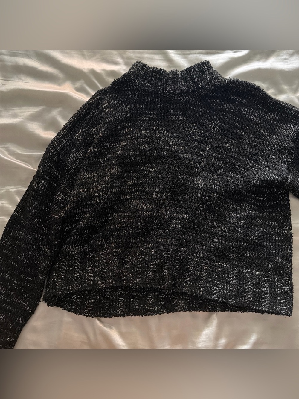 SO Back and White Knitted Sweater